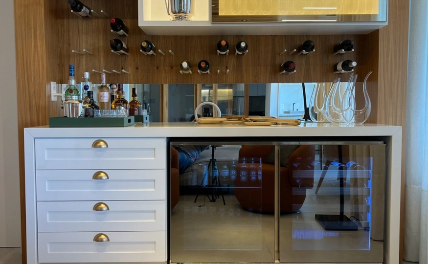 Módulo duplo:  Adega + Cervejeira em uma única peça | Módulo Refrigerado + gaveta refrigerada e congelada: