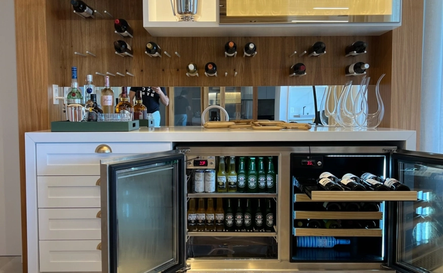 Módulo duplo:  Adega + Cervejeira em uma única peça | Módulo Refrigerado + gaveta refrigerada e congelada: